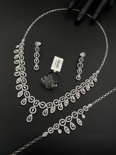 طقم شبكة ذهب أبيض عيار 18 