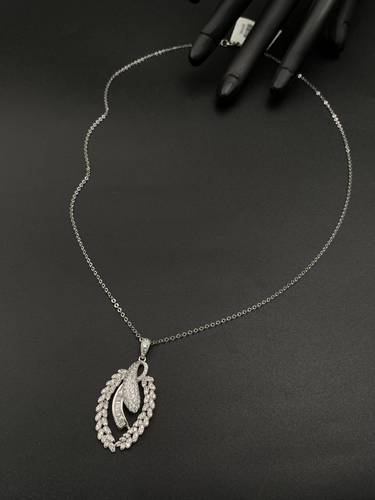 عقد ذهب أبيض عيار 18 