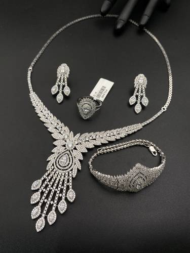 طقم شبكة ذهب أبيض عيار 18 