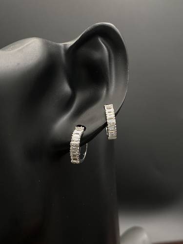 حلق ذهب ابيض عيار 18