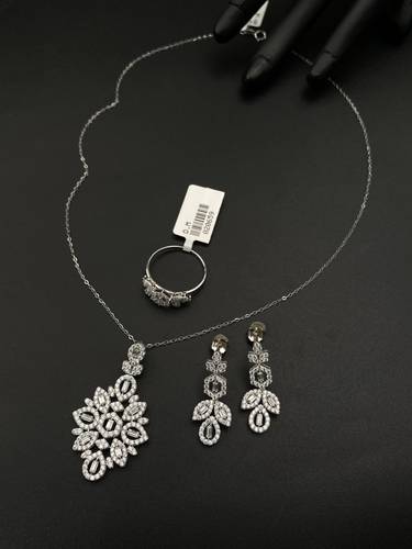 نصف طقم ذهب ابيض عيار 18 