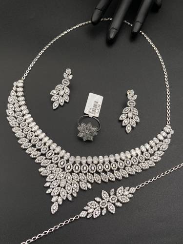 طقم شبكة ذهب ابيض عيار 18 