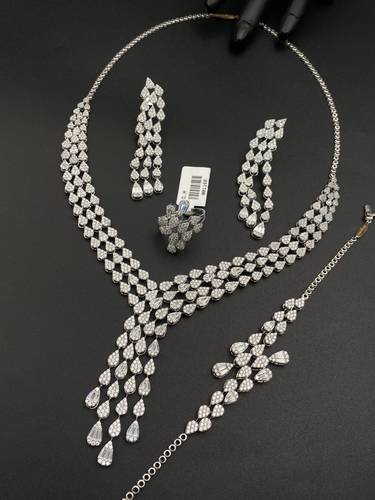 طقم شبكة ذهب أبيض عيار 18