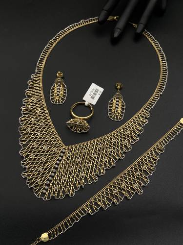 طقم دوريكا ذهب ايطالي عيار 18