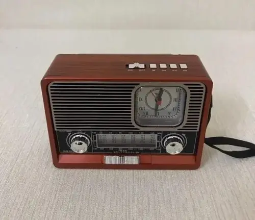 راديو AM/FM محمول كلاسيكي مع هوائي تلسكوبي  من DLC- تصميم كلاسيكي وصوت نقي