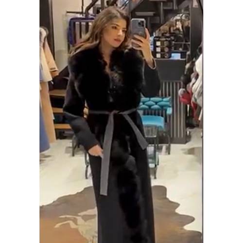 جاكيت اسود بفرو فوكس الطبيعي