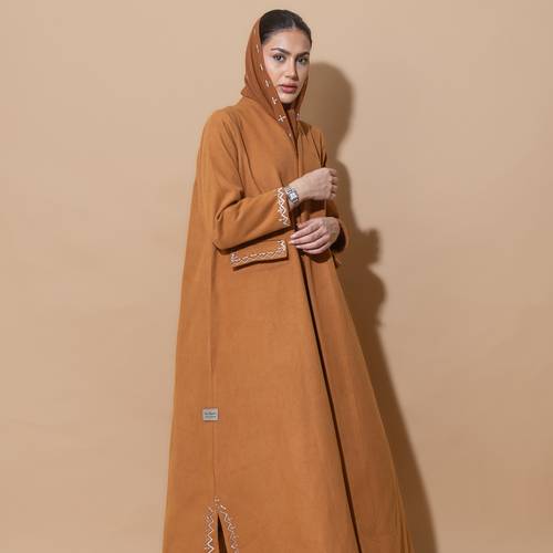 عبايه جوخ ب لون الكراميل مطرزه تطريز يدوي