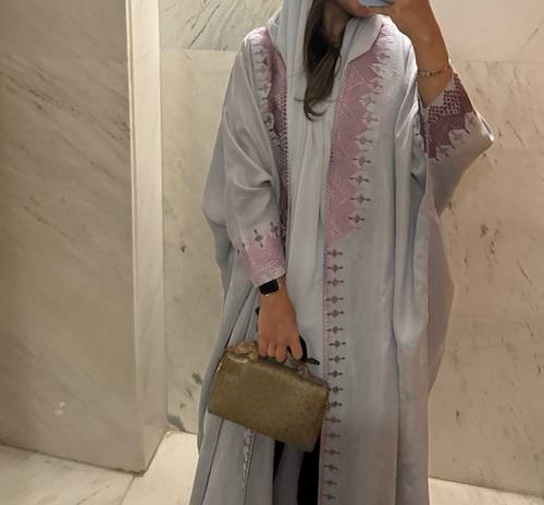 عبايه بشت مع تطيز يدوي