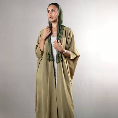 عبايه حرير ب اللون الزيتي 