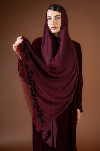 جلابيه عنابي مع طرحه 