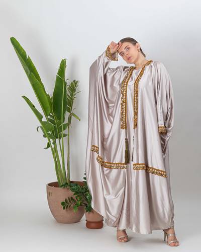 عبايه بيج حرير