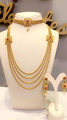 طقم مطلي ذهب من ثلاث قطع