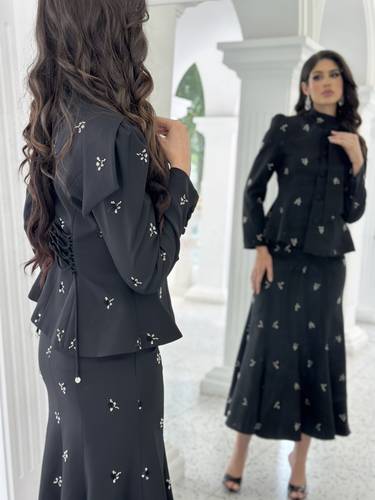 طقم أسود كريب بشك فضي JUN2623