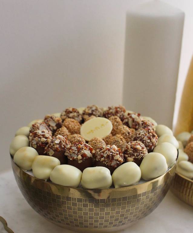 صينية ذهبية بنقوش يدوية