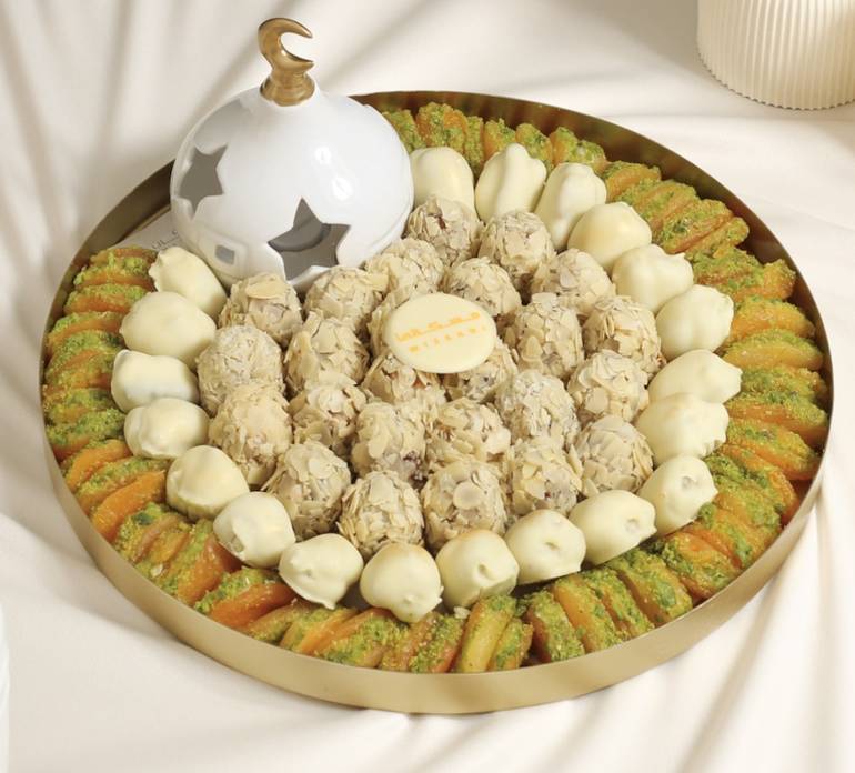صينية القبة (تمر و مشمش محشي)