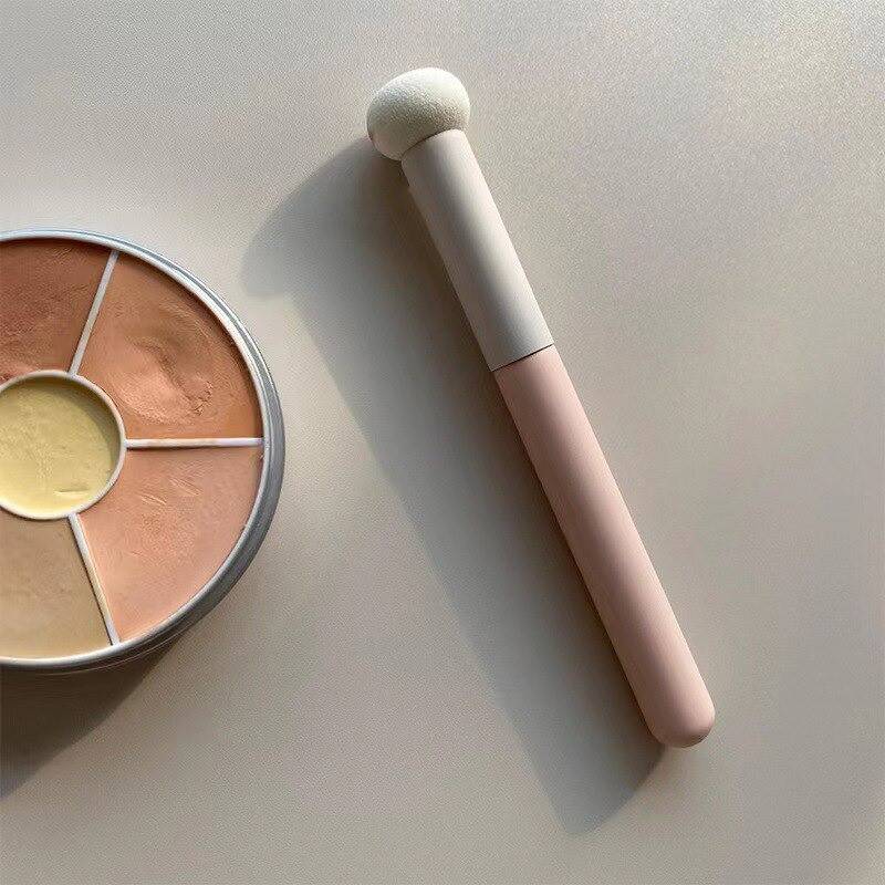 small sponge makeup brush
