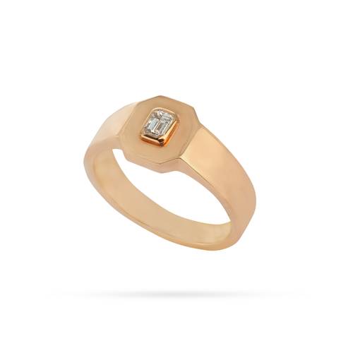 Chevelier ring with wide oval diamond