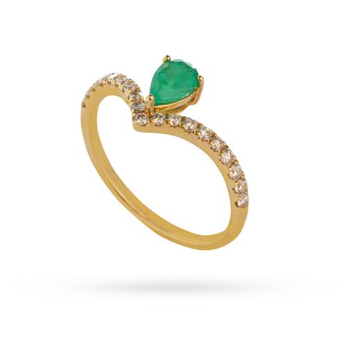 Diamond crown ring with green emerald
