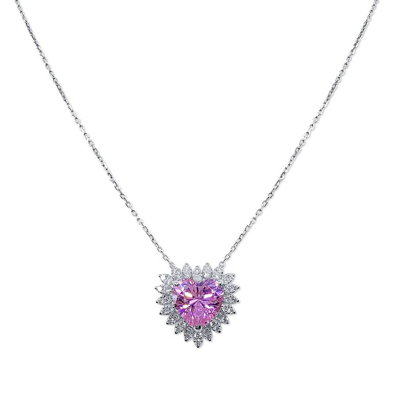 تعليقة ألماس على حجر وردي