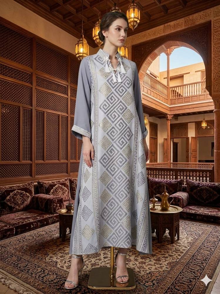 جلابية نسائية راقية بنمط المتاهة الهندسية وتطريز القصب الفضي.