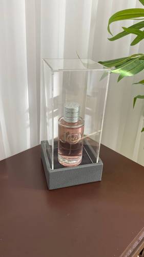 بوكس عطر جلد رمادي + علبة اكريلك