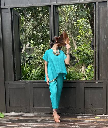 BLUE LINEN OUTFET 
