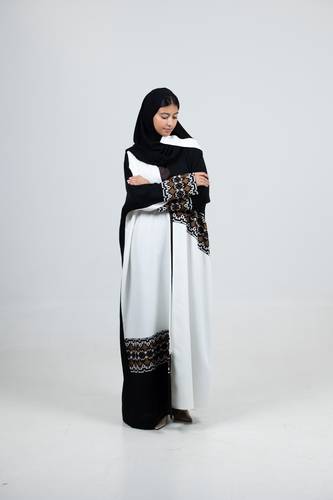 Black VS White Abaya 