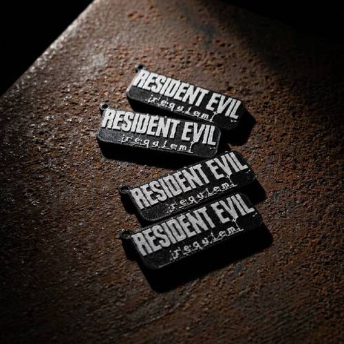 ميدالية مفتاح Resident Evil Requiem | شعار رزدنت ايفل يدوي سعودي 🖤 - متجر أُورَا