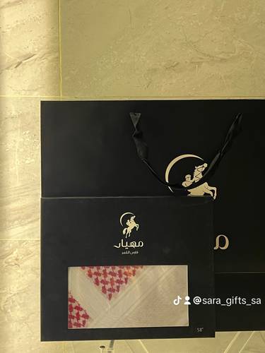 هدية رجالية شماغ و ورد 