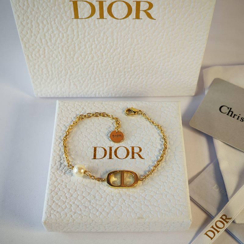 اسواره انيقه من ديور ذهبي Dior