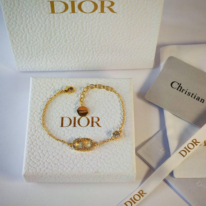 اسواره انيقة من ديور ذهبي Dior