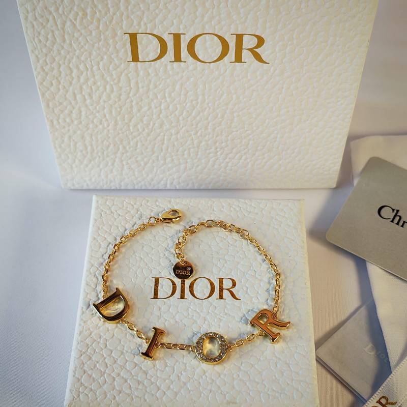 اسوارة انيقة من ديور ذهبي Dior