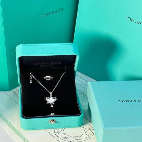 سلسال نسائي انيق من ماركه - تيفاني Tiffany - فضي
