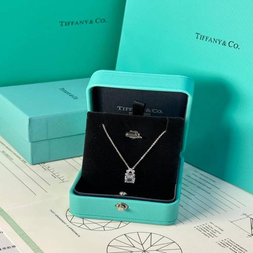 سلسال نسائي انيق من ماركه تيفاني Tiffany - فضي