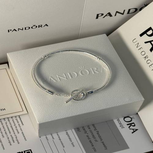 أسوارة انيقة من ماركة باندورا - Pandora