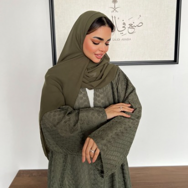 عباية باللون الزيتي من خامه الركامة الفاخرة ( عبايه سديم زيتي)