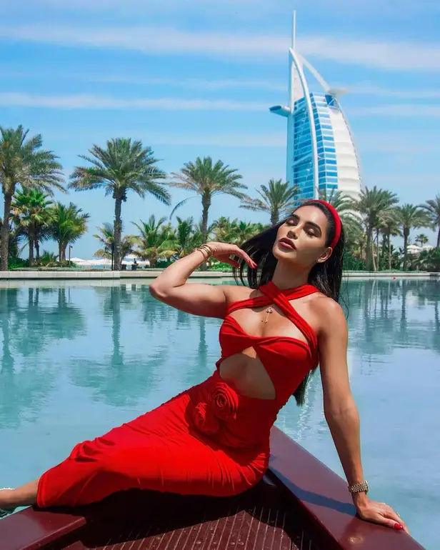 فستان بلا أكمام طويل