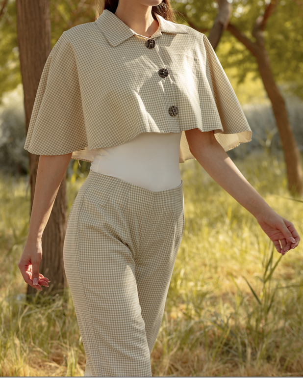 Rolled set crop cape 