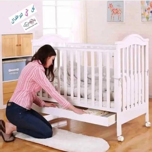 سرير خشب  اطفال مع درج و ناموسية و كفرات لسهولة التحرك مقاس 130 × 70 م 102