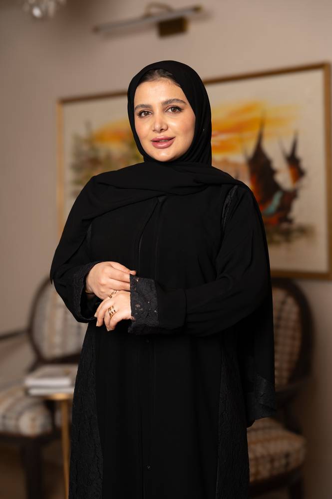 عباية تجمع بين البساطة الراقية والفخامة الهادئة