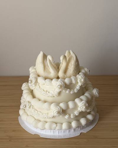 Swans Candle Cake 