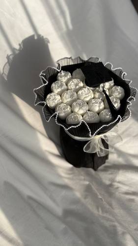 GRADUATION PEONIES
