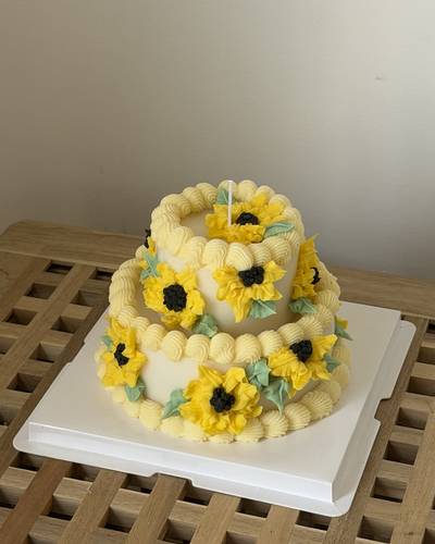 Golden Bloom Cake