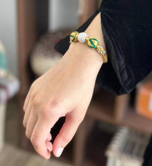 سوارة بخيوط البشت