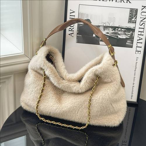 Chain underarm bag