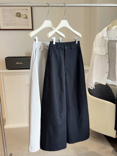 Wide leg trousers
