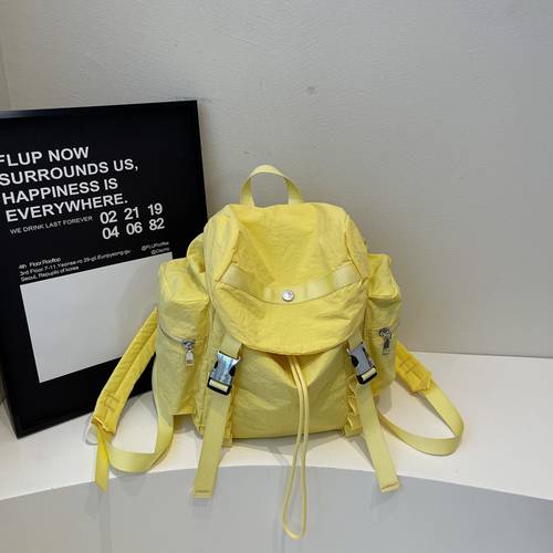 Large capacity backpack for commuting