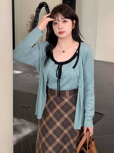 Straight skirt made of corduroy fabric