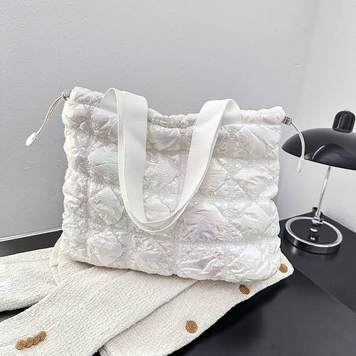 Stylish shoulder bag with pouch