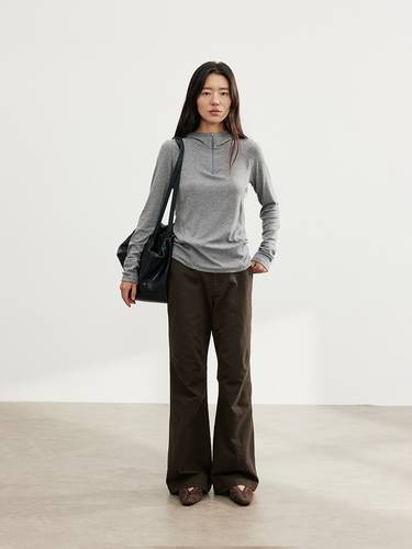 Korean-style women's pants made of 100% cotton, slim fit with a slight flare at the hem.